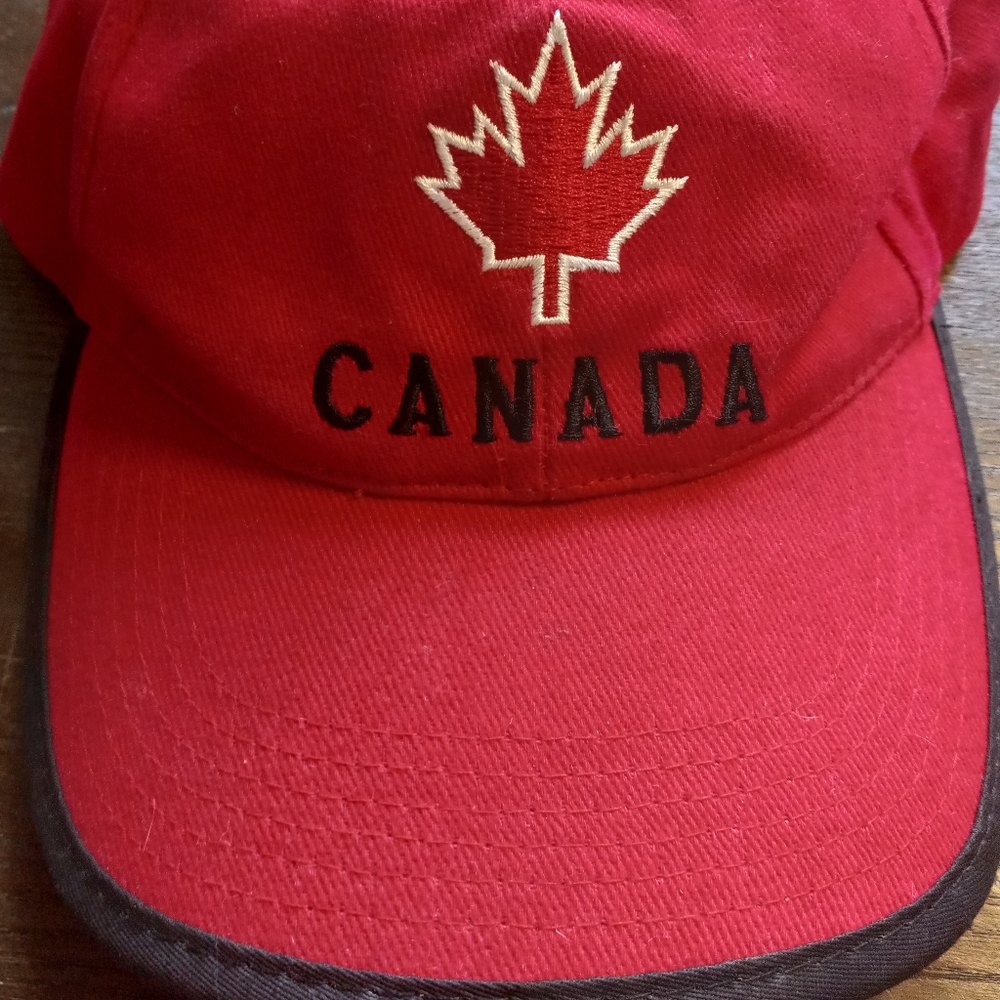 Two Canadian hats - Picture 3 of 4